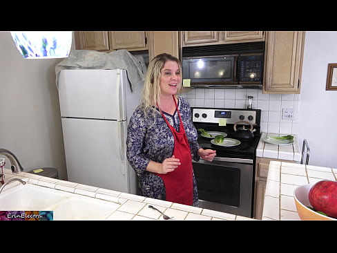 ❤️ Madrastra ordeñándole en la cocina antes de su cita ❤️ Porno casero en es.xsexshop.ru ❌️